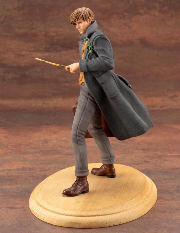 Fantastic Beasts: The Crimes of Grindelwald Newt Scamander ArtFX+ Statue By Kotobokiya - Image 2