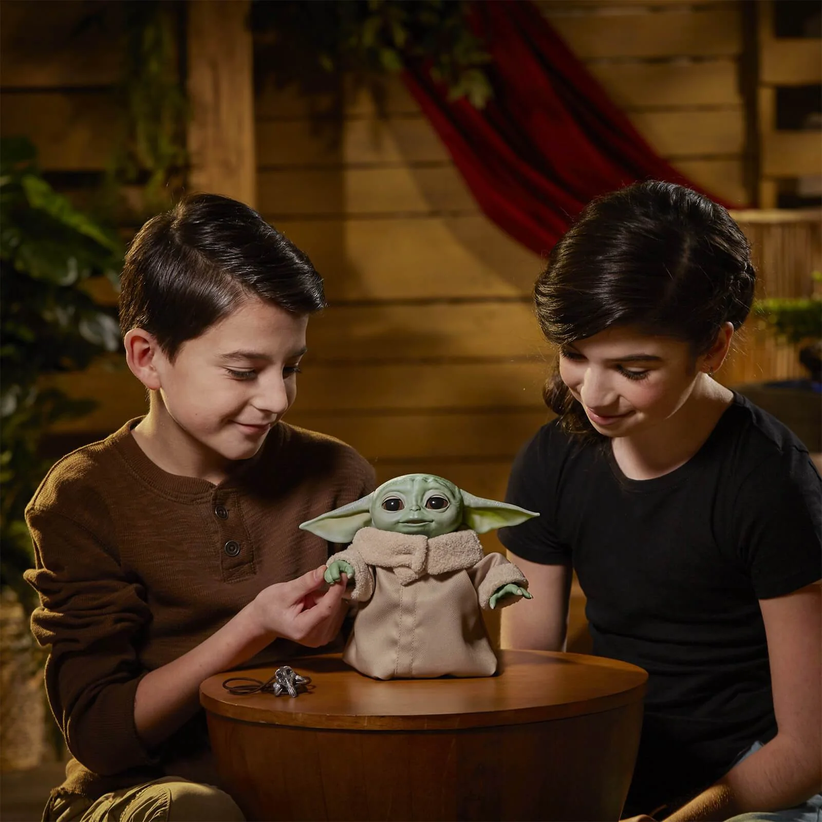 Hasbro Star Wars: The Mandalorian The Child (Baby Yoda) Animatronic - Image 3