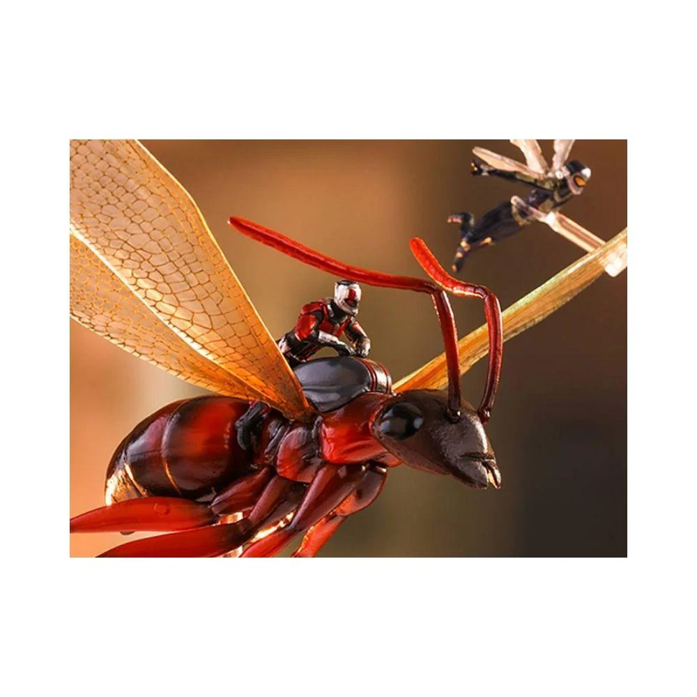 Hot Toys : Ant-Man On Flying Ant & Wasp Compact Diorama - Image 3