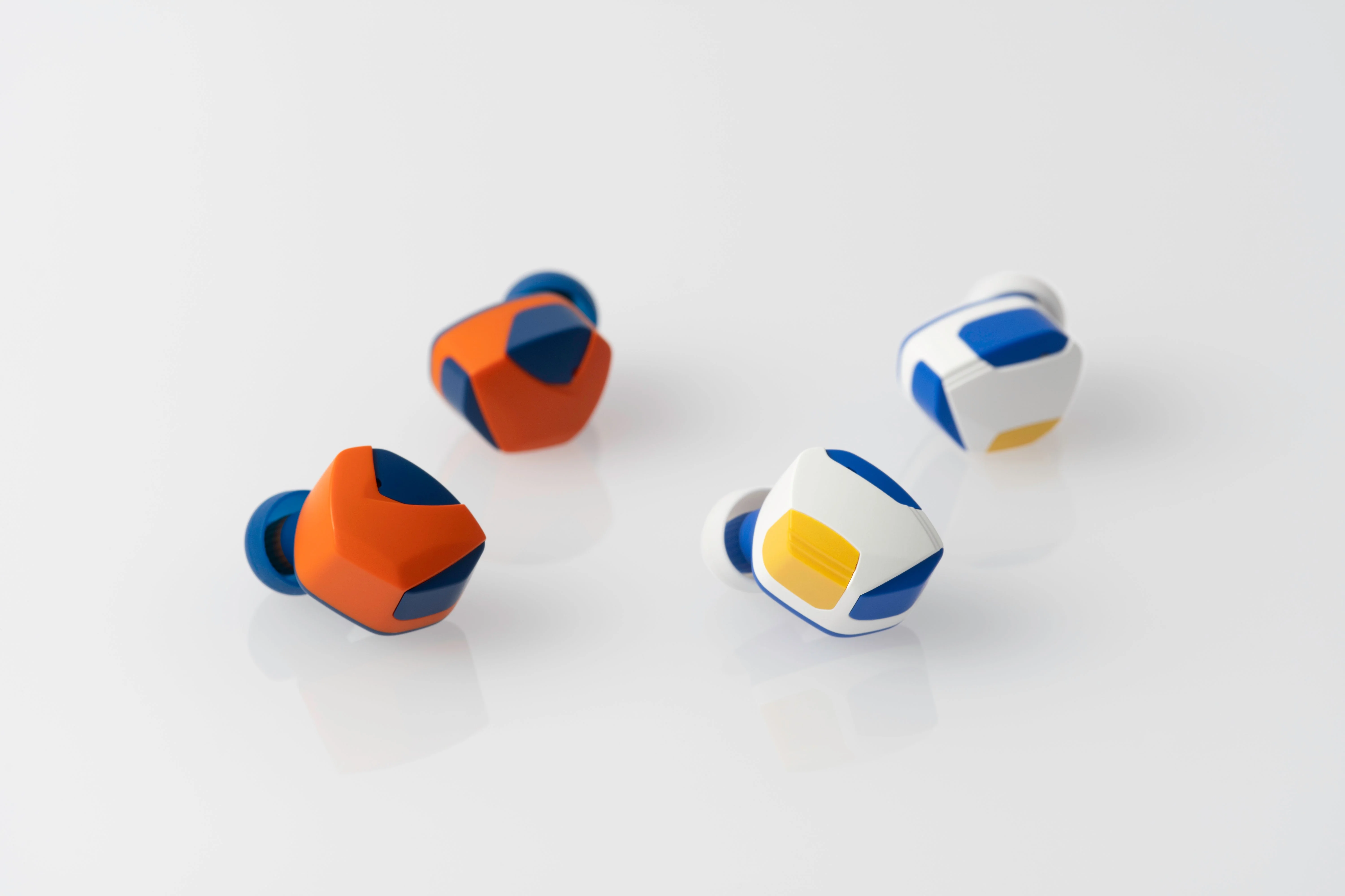 Dragon Ball Z Goku Wireless in-ear headphones By Prime Audio - Image 3